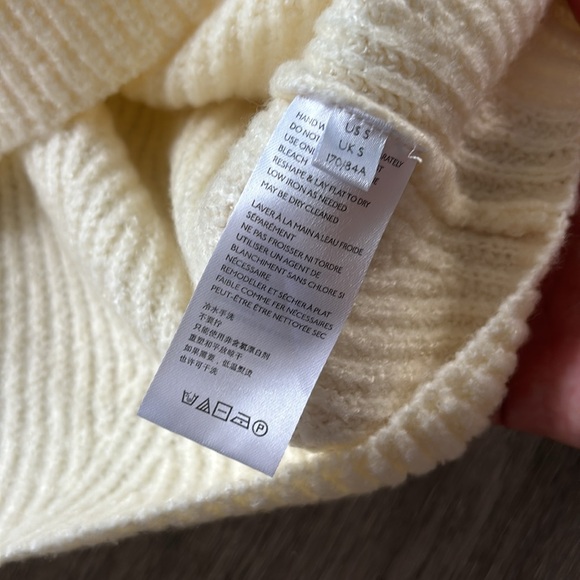 Urban outfitters sweater - Picture 3 of 4